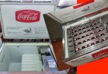 コーラの自動販売機