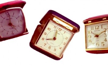 折り畳み目覚まし時計